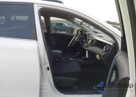 2016 Toyota Rav4 Le z USA, uszkodzony, nr VIN JTMZFREV4GJ070507